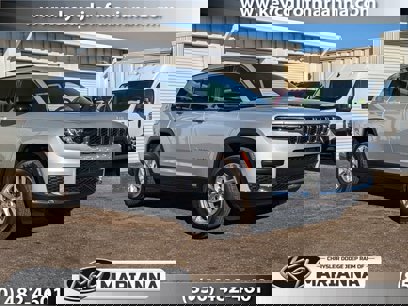 New 2025 Jeep Grand Cherokee L Laredo w/ Luxury Tech Group I