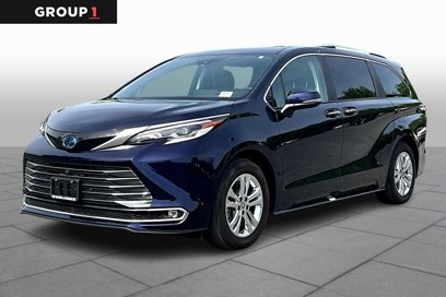 Used 2023 Toyota Sienna Platinum