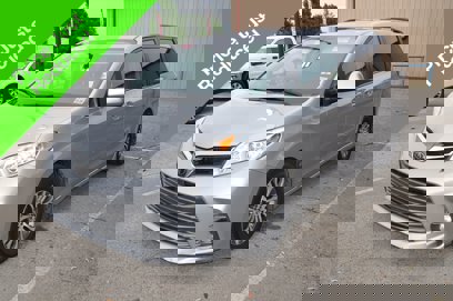 Used 2018 Toyota Sienna XLE