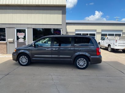 Used 2015 Chrysler Town & Country Touring-L w/ Driver Convenience Group