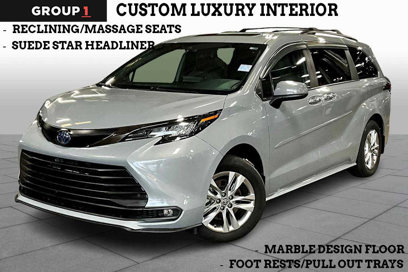 Used 2022 Toyota Sienna XLE Woodland Edition