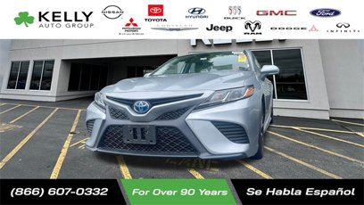Used 2020 Toyota Camry SE w/ Sunroof Package