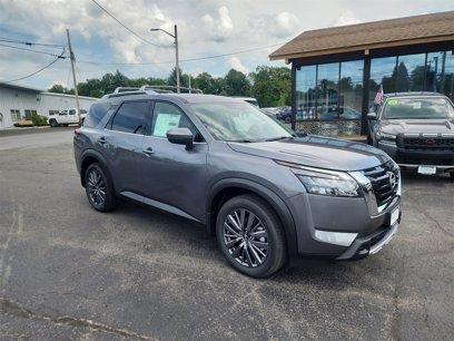 New 2025 Nissan Pathfinder SL w/ SL Premium Package