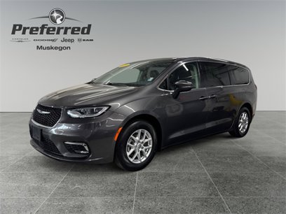 Used 2023 Chrysler Pacifica Touring-L