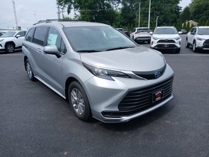 New 2025 Toyota Sienna LE
