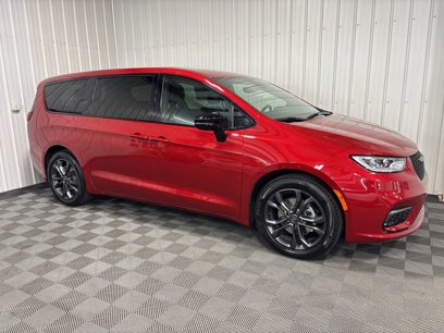 New 2026 Chrysler Pacifica Select