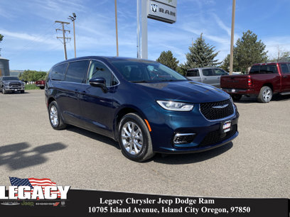 Used 2023 Chrysler Pacifica Touring-L
