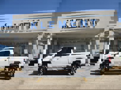 Used 2024 Chevrolet Silverado 2500 Custom w/ Custom Value Package