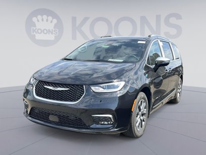 New 2025 Chrysler Pacifica Pinnacle