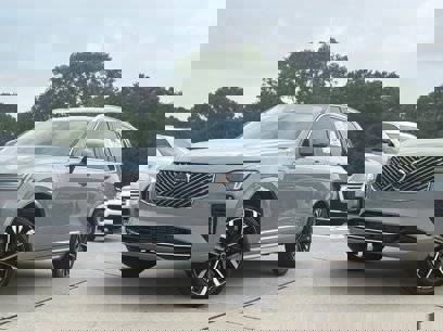 New 2025 Volvo XC90 T8 Core
