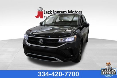 Certified 2024 Volkswagen Taos SE w/ Panoramic Sunroof Package