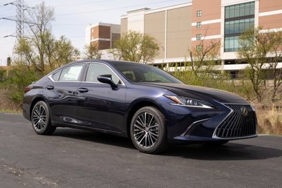 New 2025 Lexus ES 300h w/ Premium Package