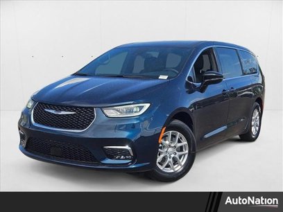 New 2025 Chrysler Pacifica Select