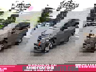 New 2025 Chrysler Pacifica Select w/ Uconnect Theater Family Group
