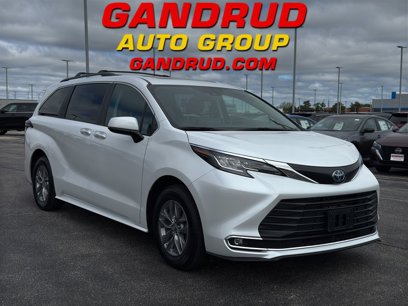 Used 2022 Toyota Sienna XLE