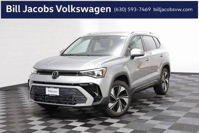 Used 2025 Volkswagen Taos SE w/ Panoramic Sunroof Package