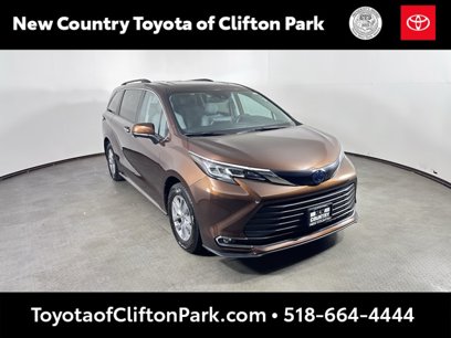 Used 2022 Toyota Sienna XLE
