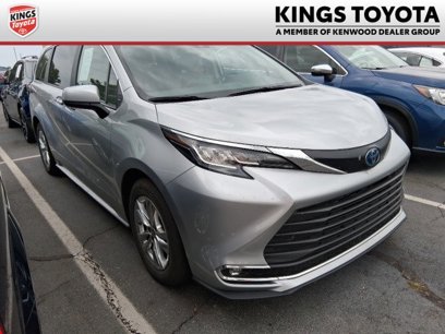 Used 2022 Toyota Sienna XLE