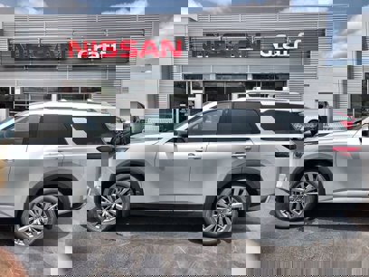New 2025 Nissan Pathfinder SL w/ SL Premium Package