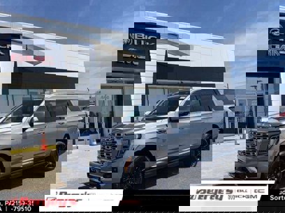New 2025 GMC Yukon XL Denali w/ Sun & Power Step Package