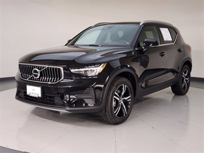 Used 2025 Volvo XC40 B5 Core