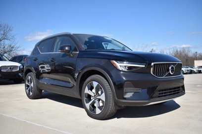 New 2025 Volvo XC40 B5 Core w/ Protection Package Premier
