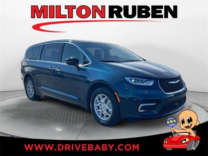 New 2025 Chrysler Pacifica Select