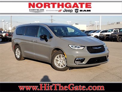 New 2025 Chrysler Pacifica Select