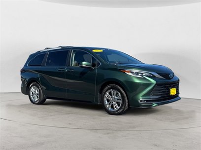 Used 2022 Toyota Sienna Platinum