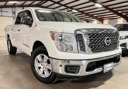 Used 2018 Nissan Titan SV w/ SV Convenience Package