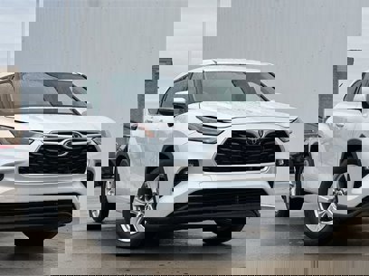 Used 2024 Toyota Highlander LE