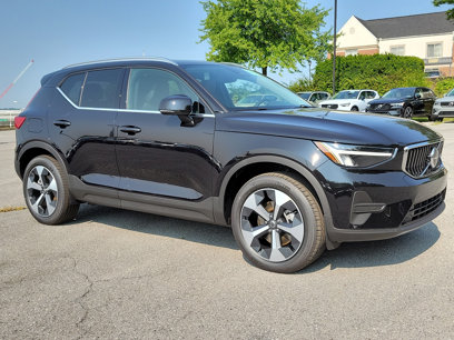 New 2025 Volvo XC40 B5 Core w/ Protection Package Premier