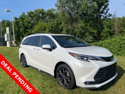 Used 2025 Toyota Sienna Platinum