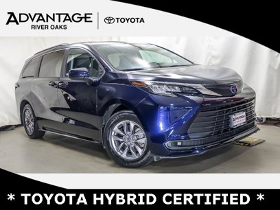 Certified 2022 Toyota Sienna LE w/ LE Plus Package