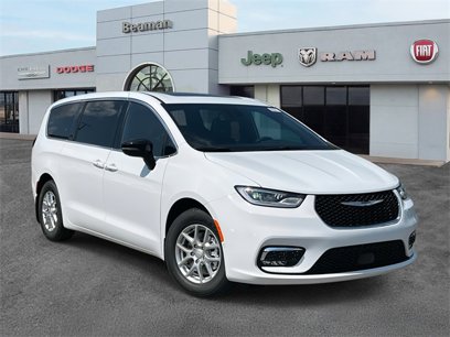New 2025 Chrysler Pacifica Select