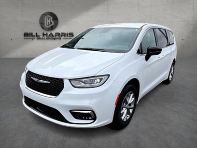 New 2025 Chrysler Pacifica Select