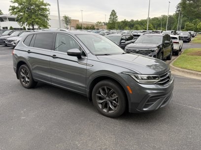 Used 2022 Volkswagen Tiguan SE w/ Panoramic Sunroof Package