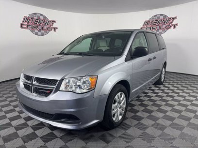 Used 2019 Dodge Grand Caravan SE w/ UConnect Hands-Free Group