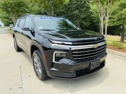 Used 2025 Chevrolet Traverse LT