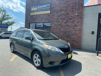 Used 2014 Toyota Sienna LE