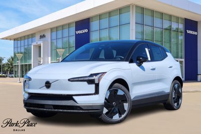 New 2025 Volvo EX30 Plus w/ Climate Package