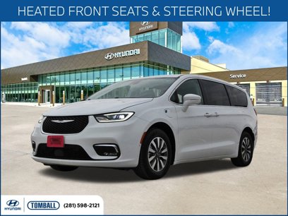 Used 2022 Chrysler Pacifica Touring-L w/ Uconnect Theater Family Group