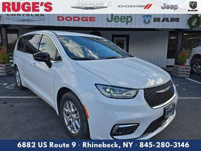New 2025 Chrysler Pacifica Select
