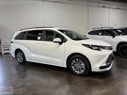 New 2025 Toyota Sienna LE