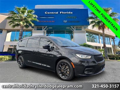 Used 2021 Chrysler Pacifica Touring-L w/ Uconnect Theater Family Group