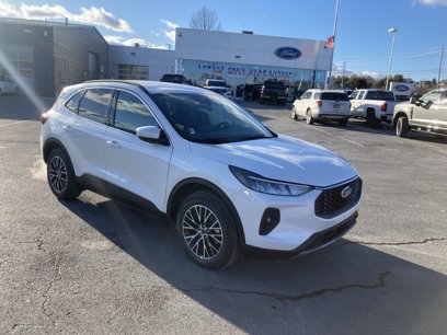 New 2025 Ford Escape SE w/ Class II Trailer Tow Package