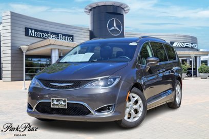 Used 2017 Chrysler Pacifica Touring-L w/ Tire & Wheel Group