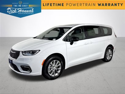 New 2025 Chrysler Pacifica Select