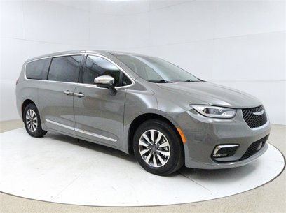 Used 2023 Chrysler Pacifica Limited