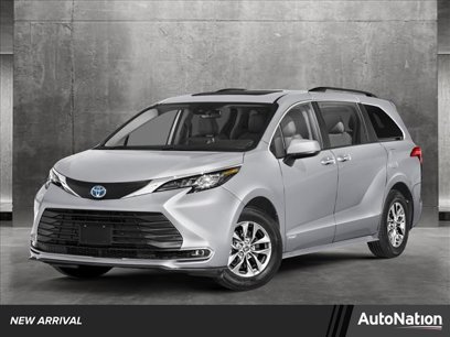 Used 2025 Toyota Sienna XLE